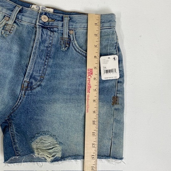 Free People Loose Cannon Denim Shorts Distressed Raw Hem Button Fly Size‎ 25 - Picture 9 of 9